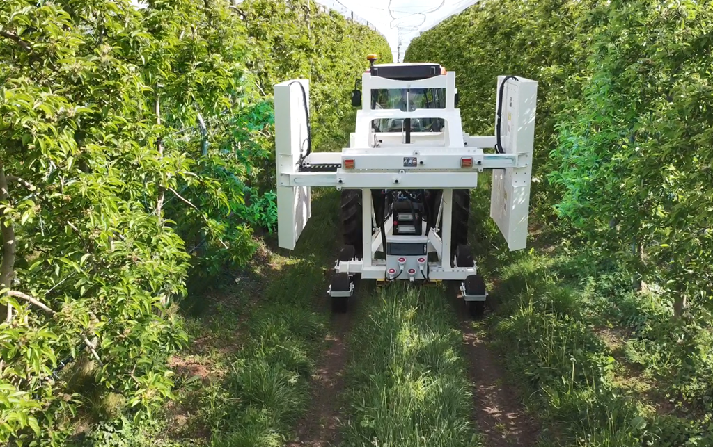 The Helios UV Boosting – 2 panels implement for orchards