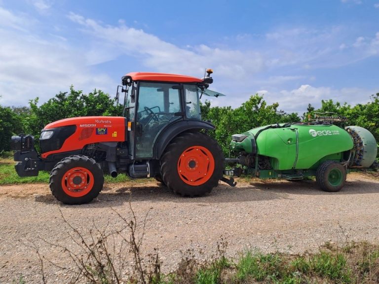 Picture: M7 and Kubota DSX-W GEOSPREAD